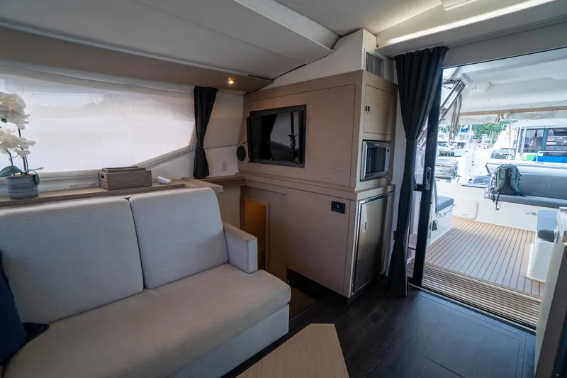 Hourglass Yacht Photos Pics 