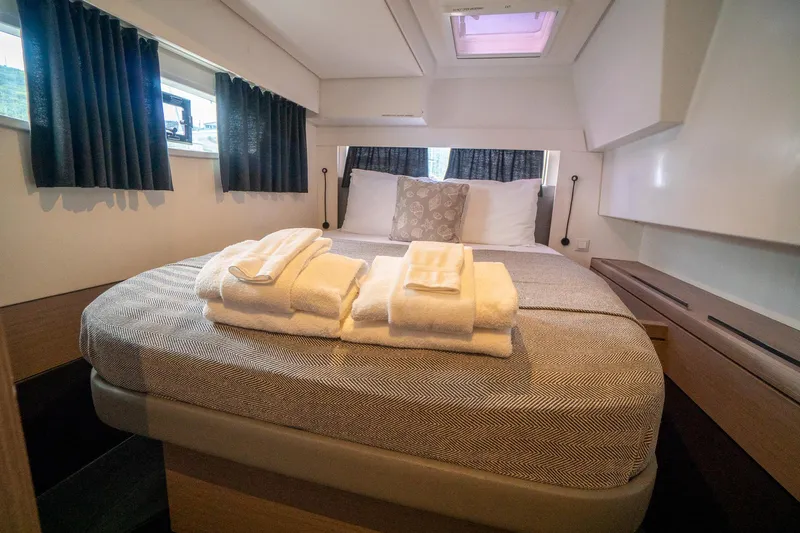 Hourglass Yacht Photos Pics 