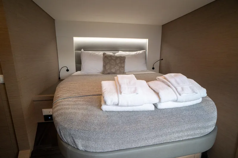 Hourglass Yacht Photos Pics 