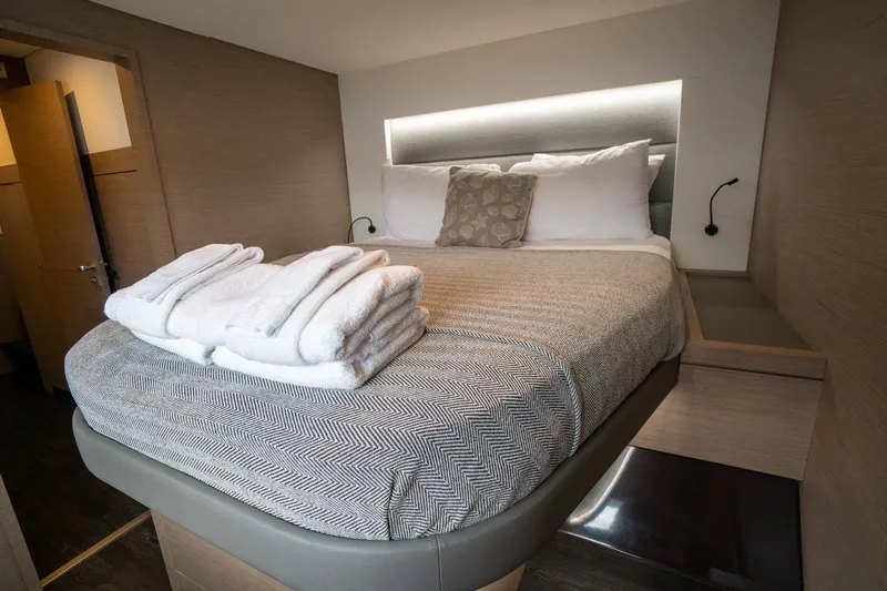 Hourglass Yacht Photos Pics 