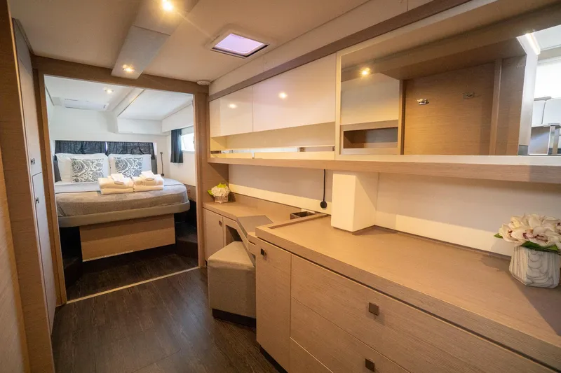 Hourglass Yacht Photos Pics 