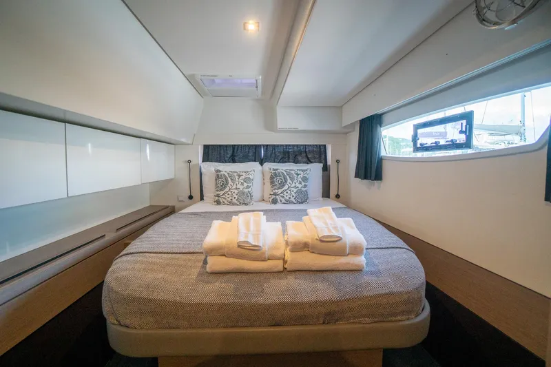 Hourglass Yacht Photos Pics 