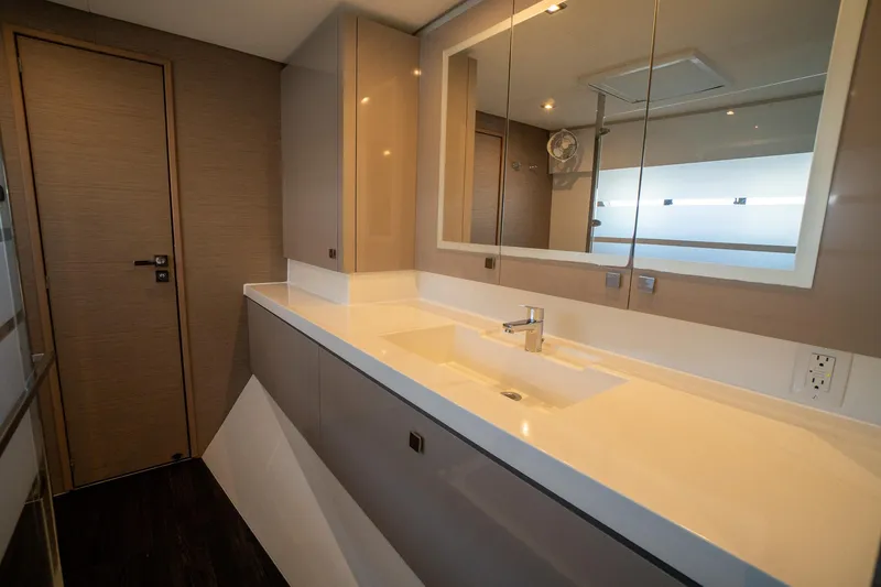 Hourglass Yacht Photos Pics 