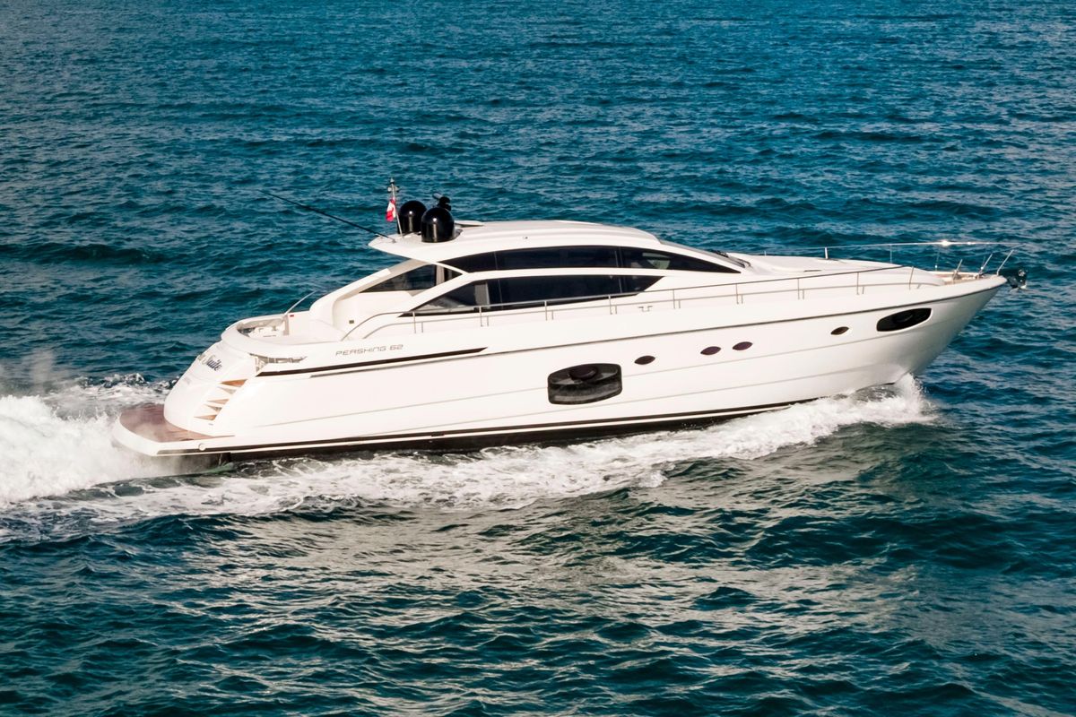 2021 Pershing 62 