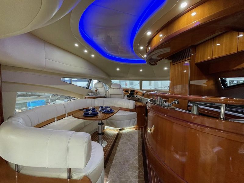 2007 Azimut 68E