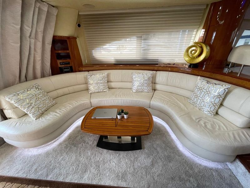 2007 Azimut 68E