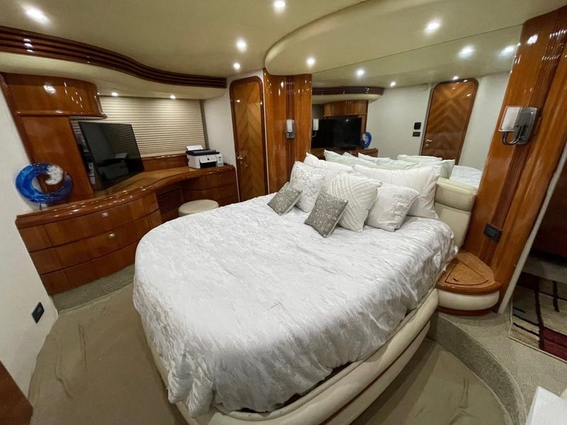 2007 Azimut 68E