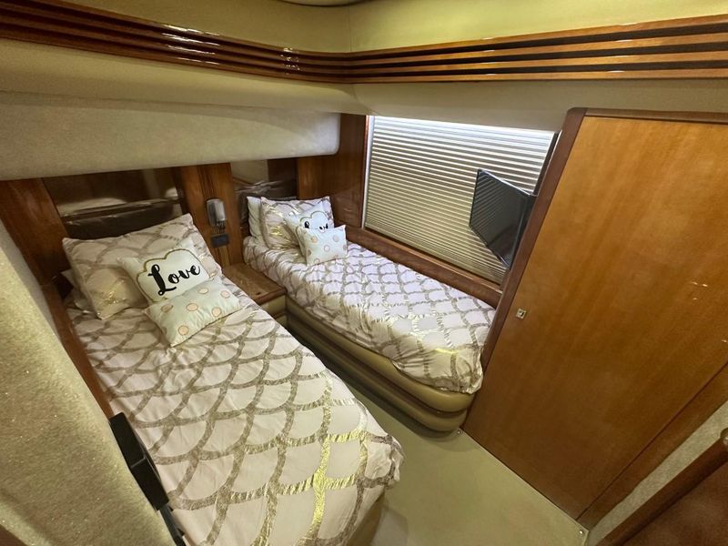 2007 Azimut 68E