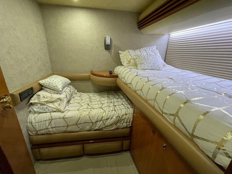 2007 Azimut 68E