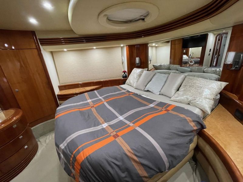 2007 Azimut 68E