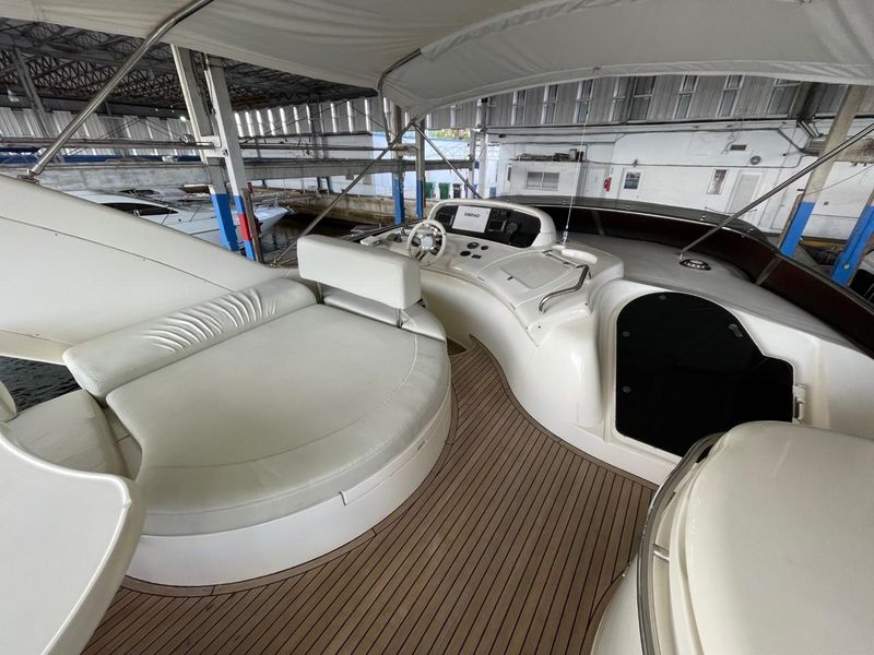 2007 Azimut 68E