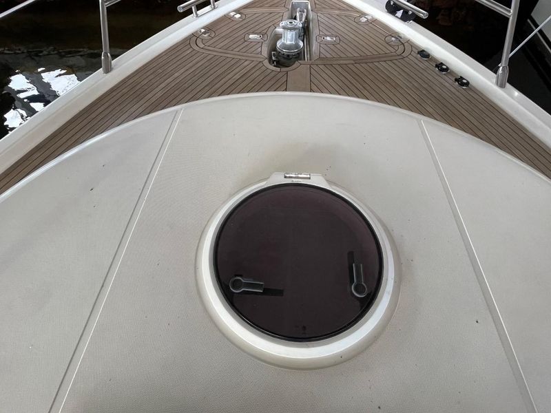 2007 Azimut 68E