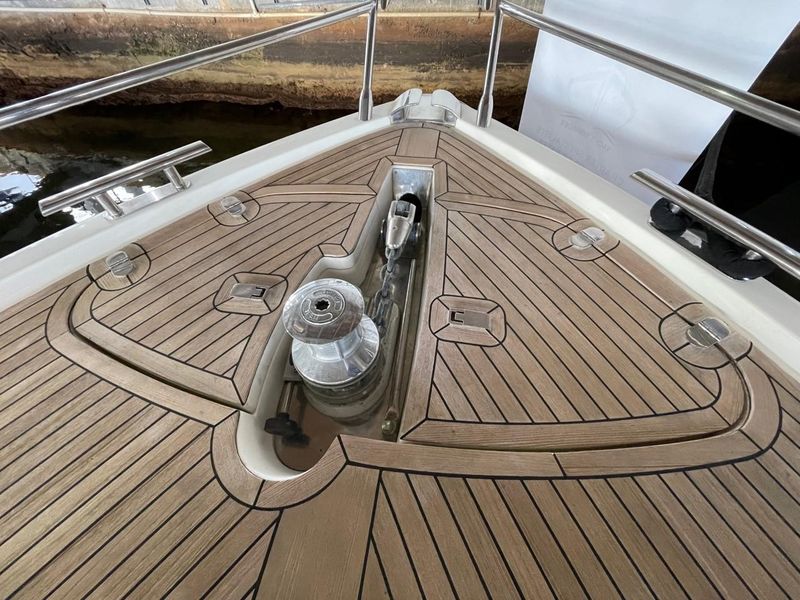 2007 Azimut 68E