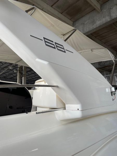 2007 Azimut 68E