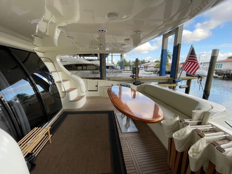 2007 Azimut 68E