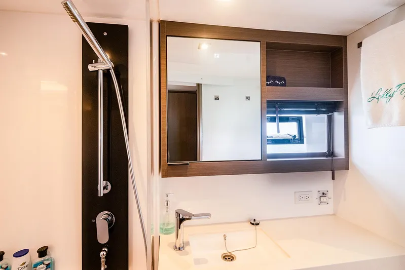 Lollypop Yacht Photos Pics Modern bathroom on 2022 Leopard 53 Powercat yacht with sleek fixtures and mirror cabinet.