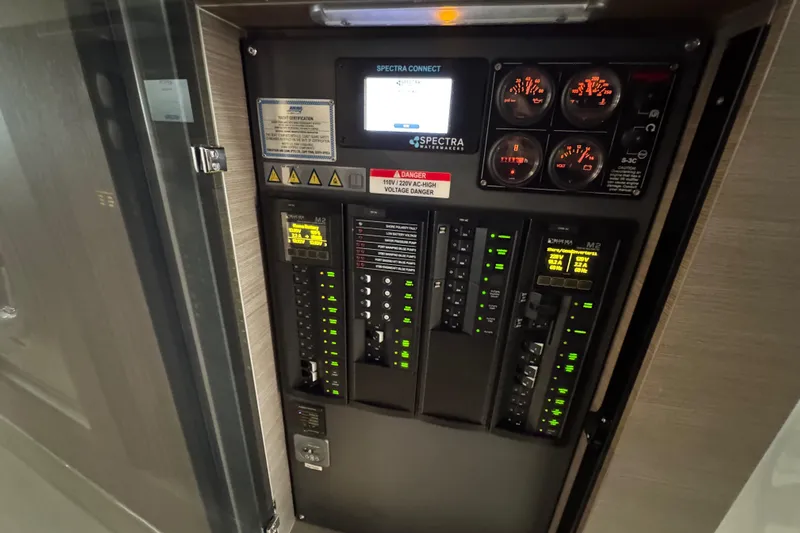 Lollypop Yacht Photos Pics 