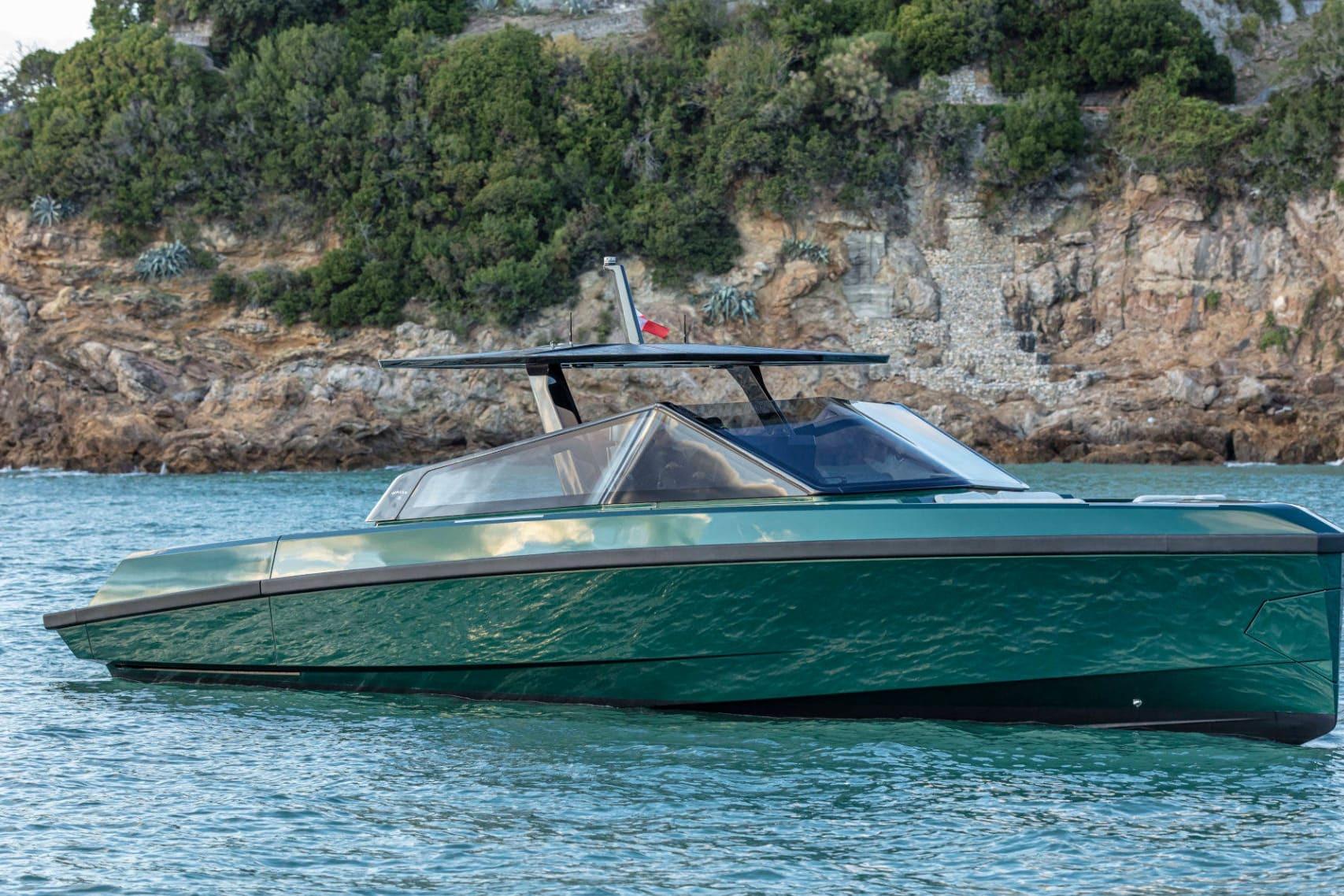 2025 Wally Tender 43