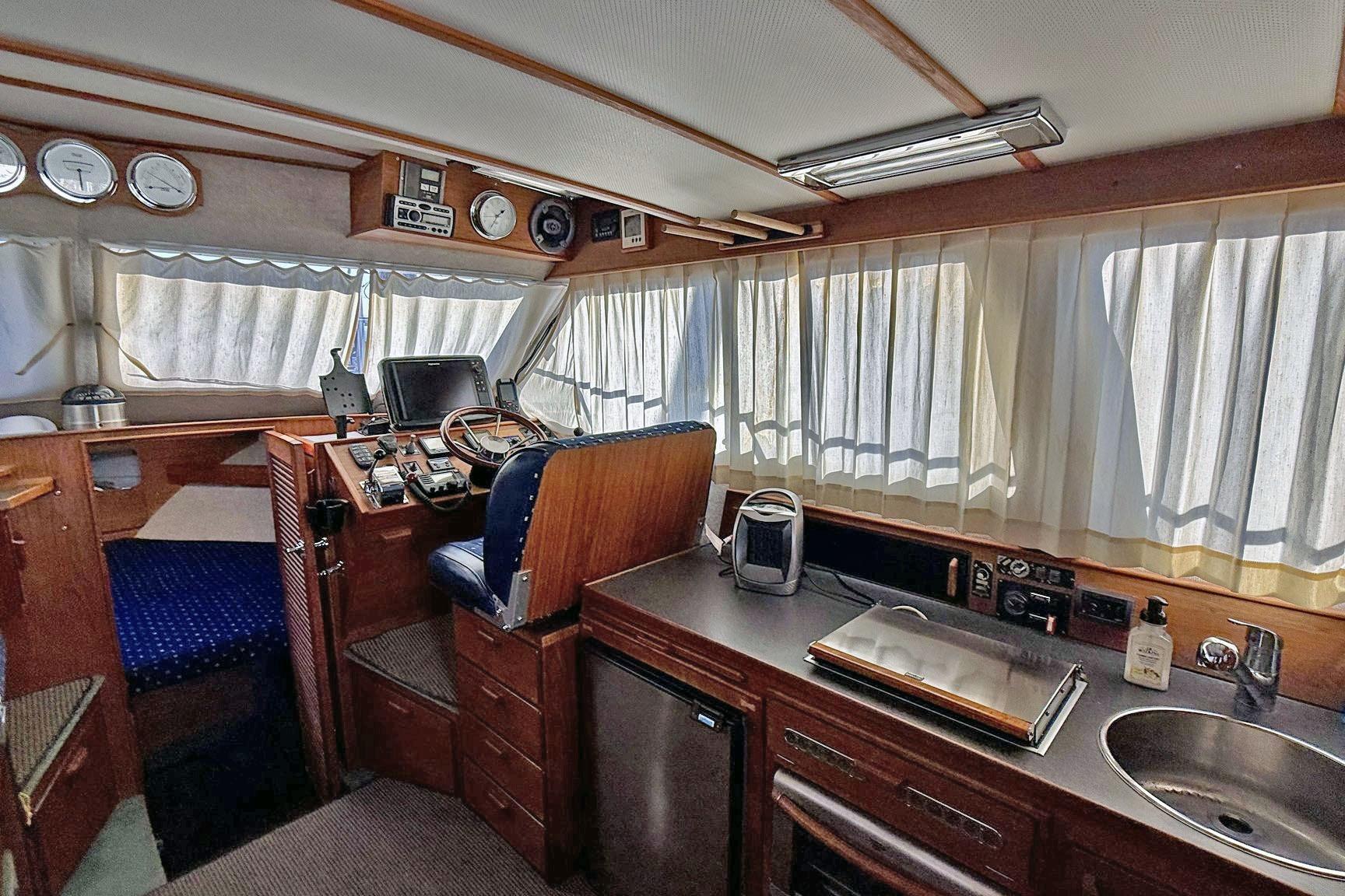 Commander 30 - Galley