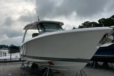 Tiara Yachts 34 LS