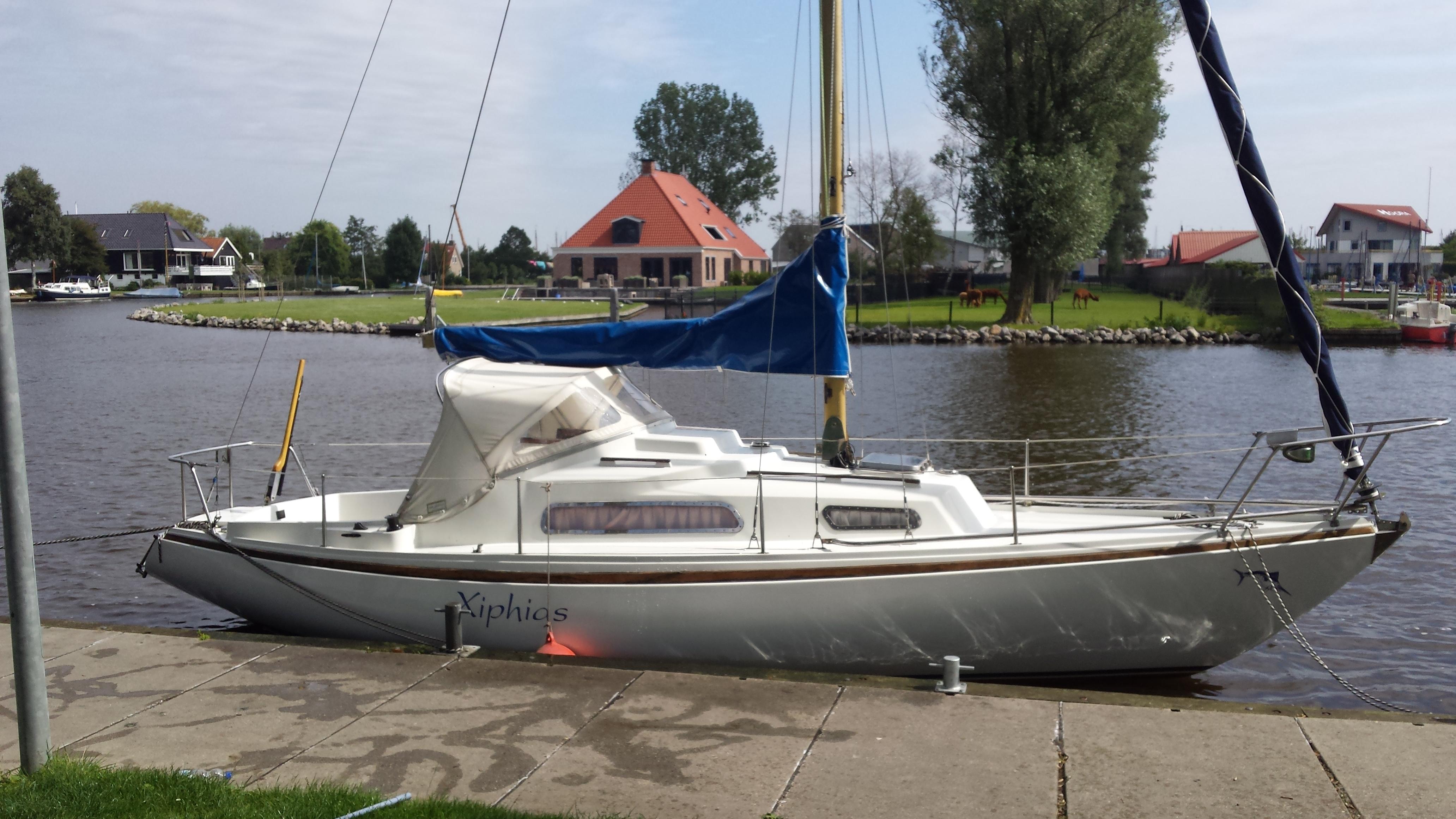 defender 27 sailboat