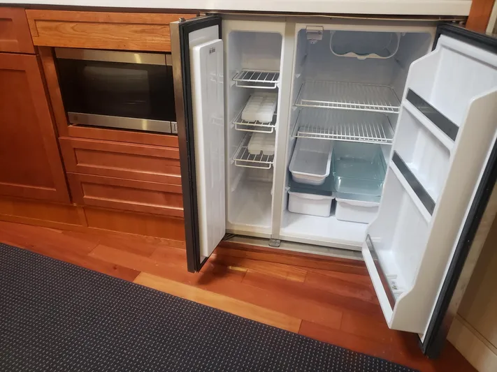 Swing Shift Yacht Photos Pics 