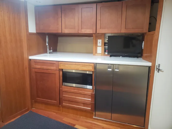 Swing Shift Yacht Photos Pics 