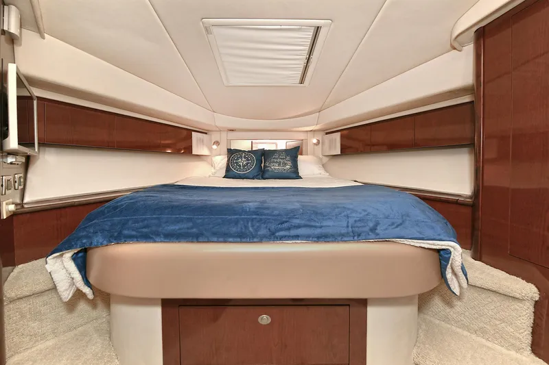 Atlantic Dream Yacht Photos Pics Luxurious bedroom in a 2008 Sea Ray 44 Sedan Bridge yacht.