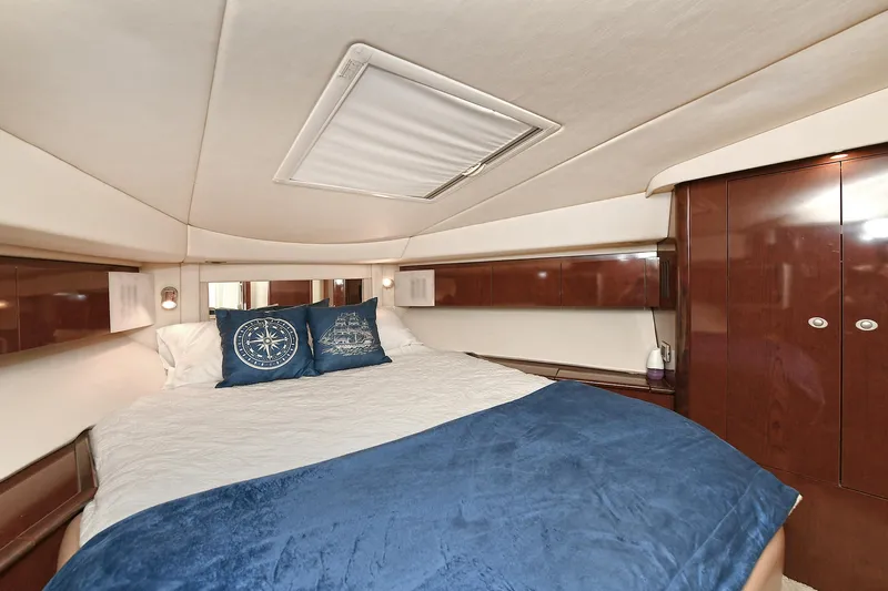 Atlantic Dream Yacht Photos Pics Luxurious cabin of 2008 Sea Ray 44 Sedan Bridge with double bed.
