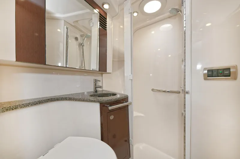 Atlantic Dream Yacht Photos Pics Luxurious bathroom in a 2008 Sea Ray 44 Sedan Bridge yacht.