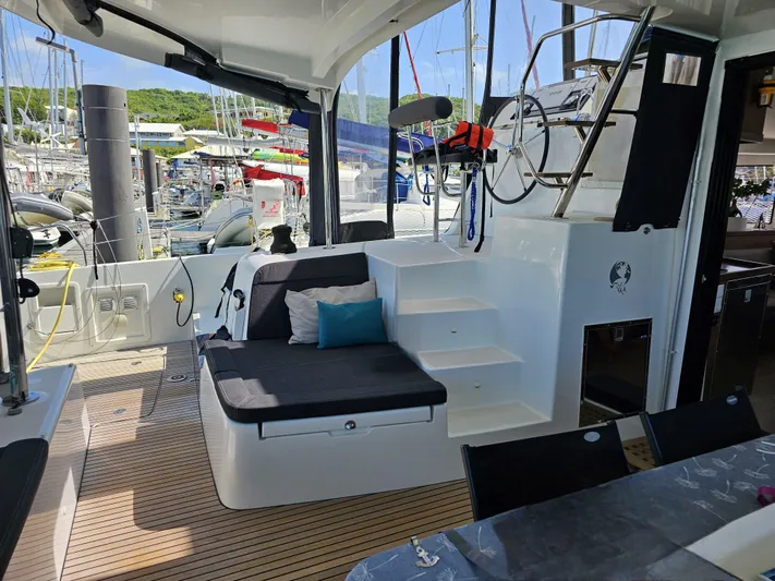 Lucky Vibes Yacht Photos Pics 