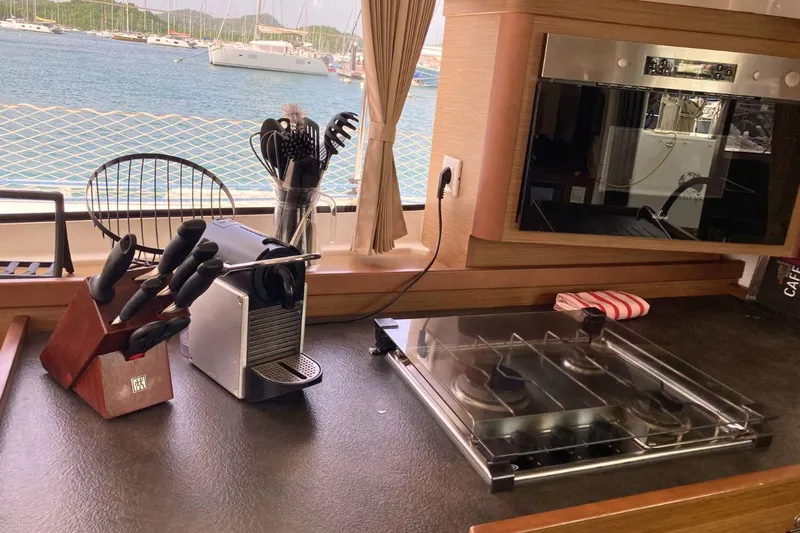 Lucky Vibes Yacht Photos Pics 