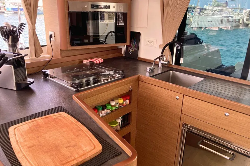 Lucky Vibes Yacht Photos Pics 