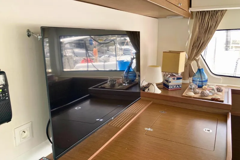 Lucky Vibes Yacht Photos Pics 