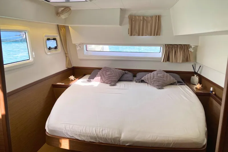 Lucky Vibes Yacht Photos Pics 