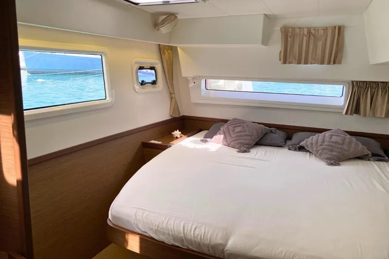 Lucky Vibes Yacht Photos Pics 