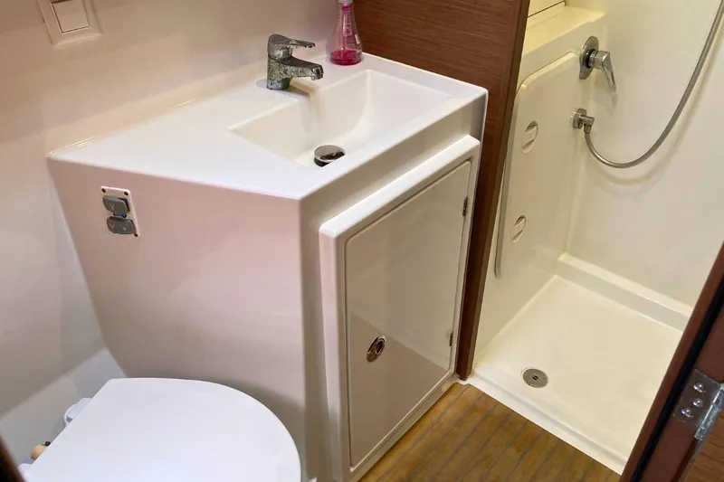 Lucky Vibes Yacht Photos Pics 