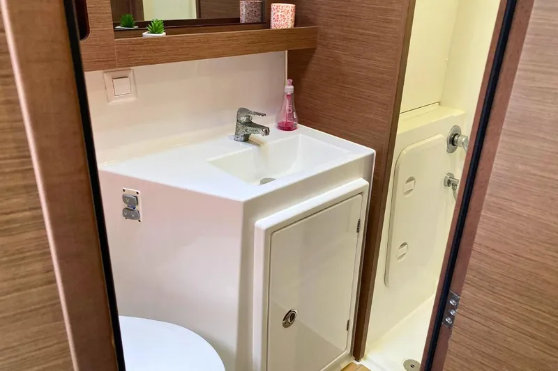 Lucky Vibes Yacht Photos Pics 