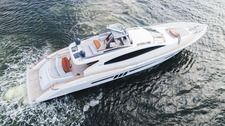 2012-92-lazzara-yachts-lsx-92