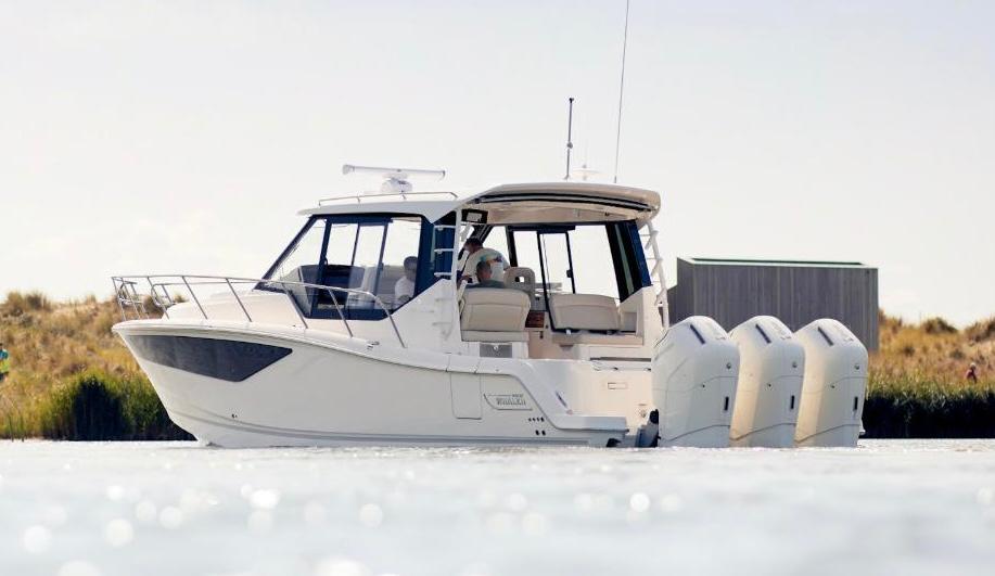 New Boston Whaler 405 Conquest in 83 - Var - iNautia