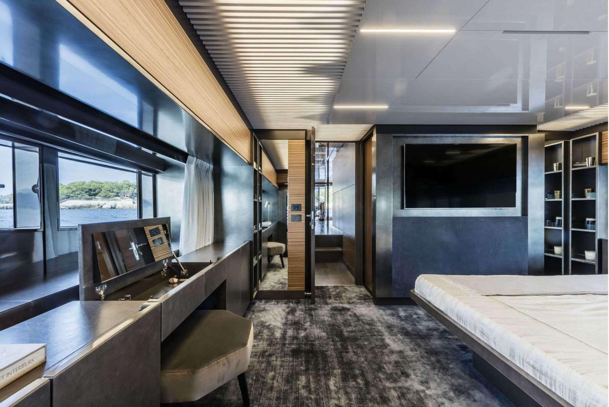 2019 Ferretti Yachts 93 