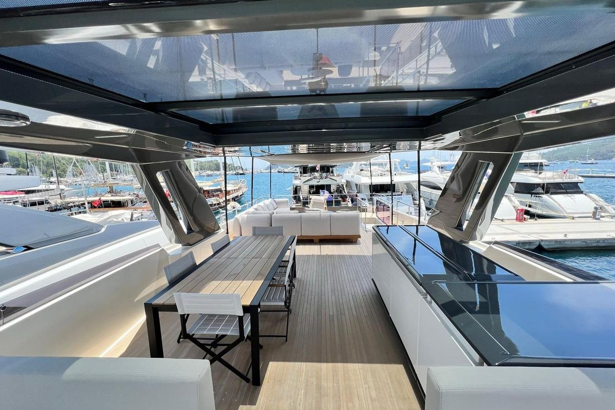 2019 Ferretti Yachts 93 