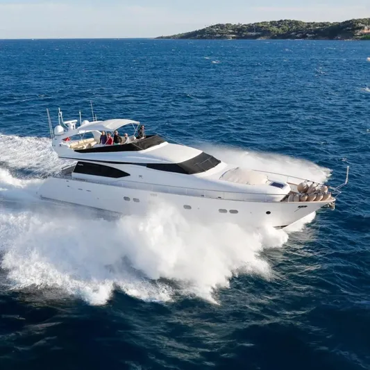  Yacht Photos Pics Luxury Maiora 20 yacht cruising on open sea, 2002 model.