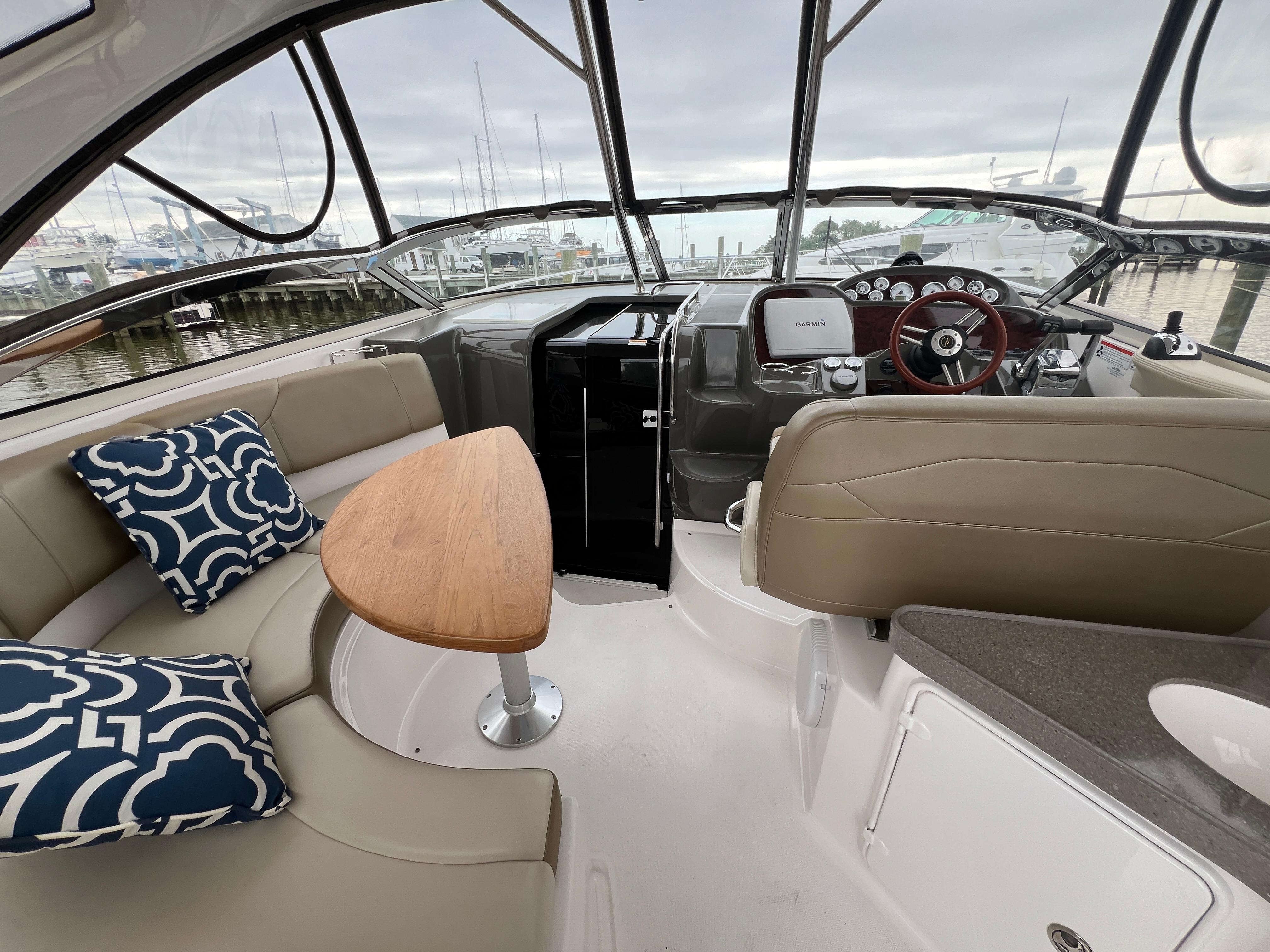 2010 regal 3760 sports yacht