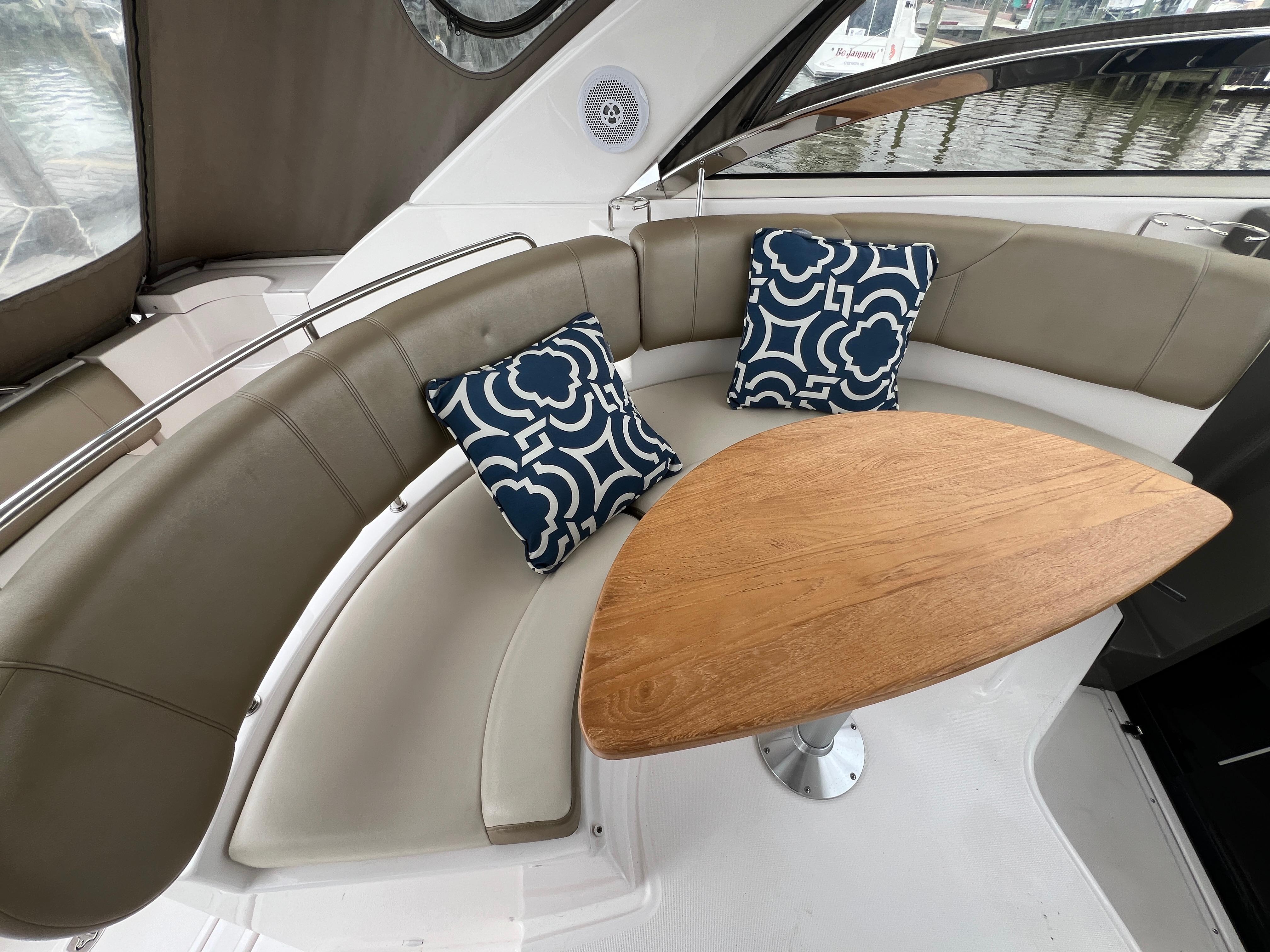 2010 regal 3760 sports yacht