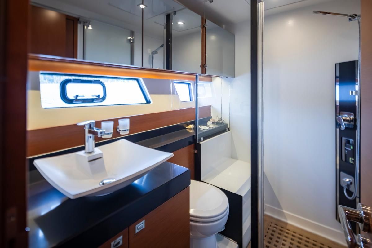 2017 Prestige 56 