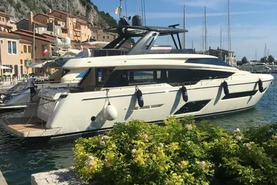 2020 Ferretti Yachts 780