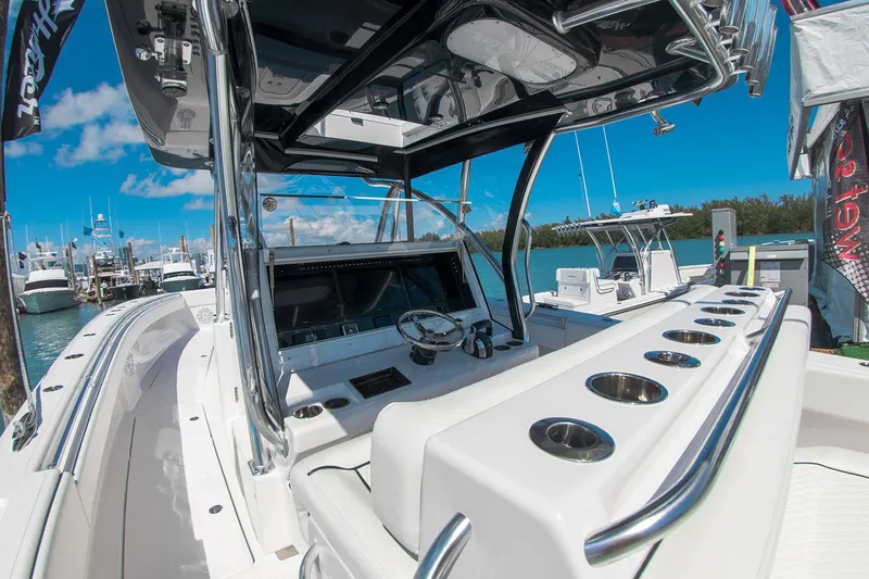 Trade In-- Bring All Offers & Trades Yacht Photos Pics Manufacturer Provided Image