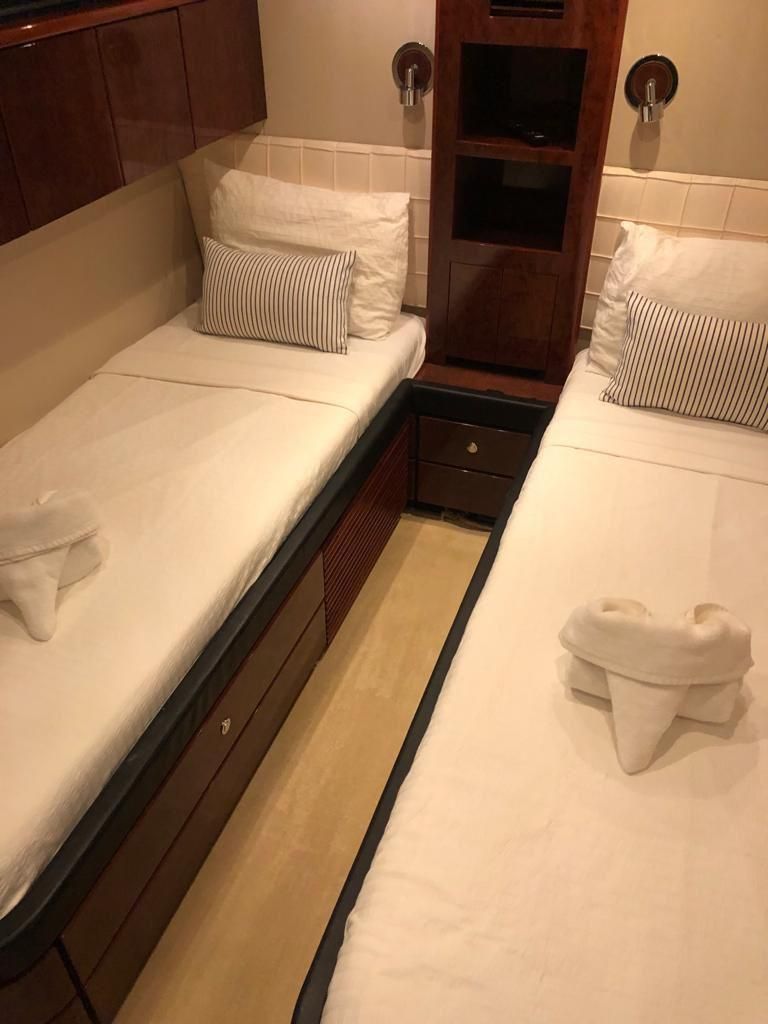 2005 Fairline 74 