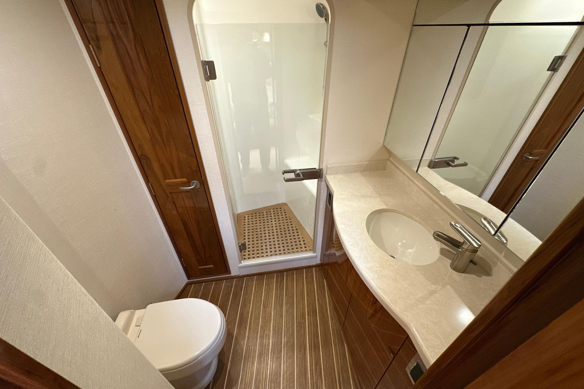 2017 Viking 62 